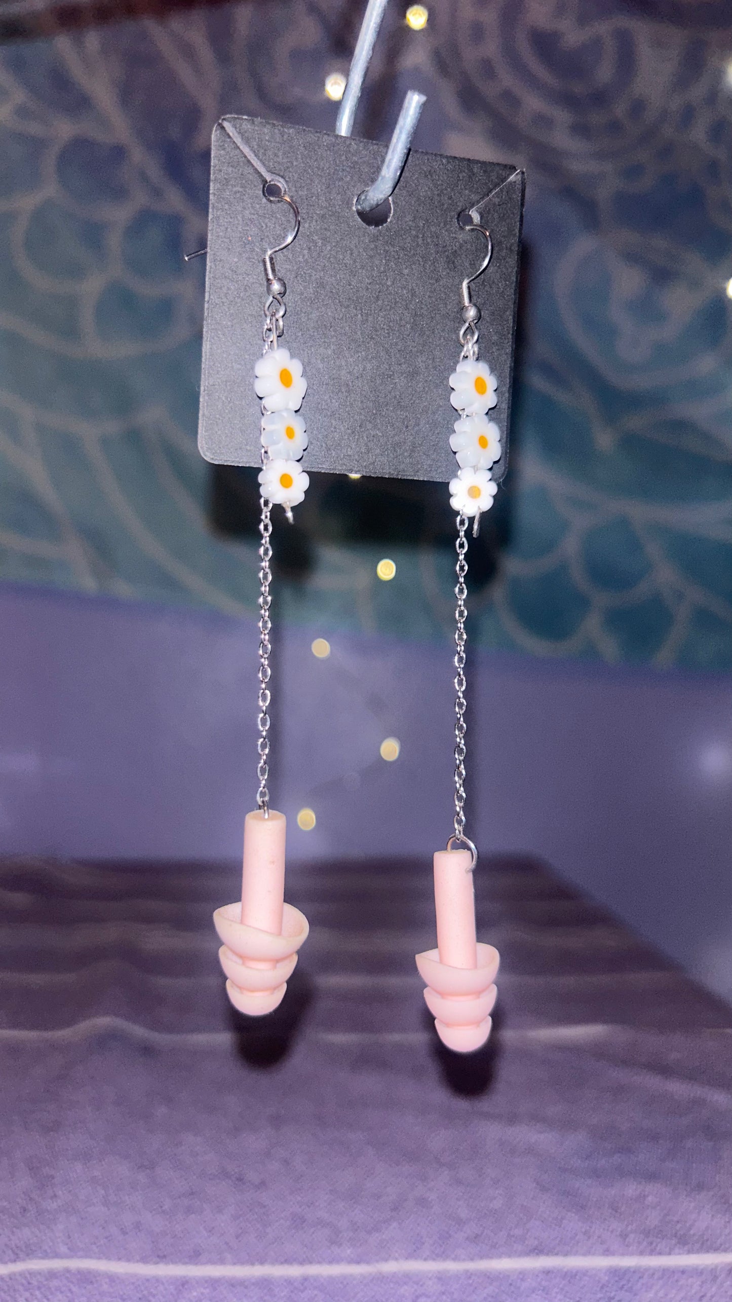 Daisy Earplug Earrings 🌼