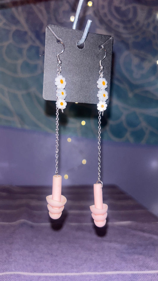 Daisy Earplug Earrings 🌼